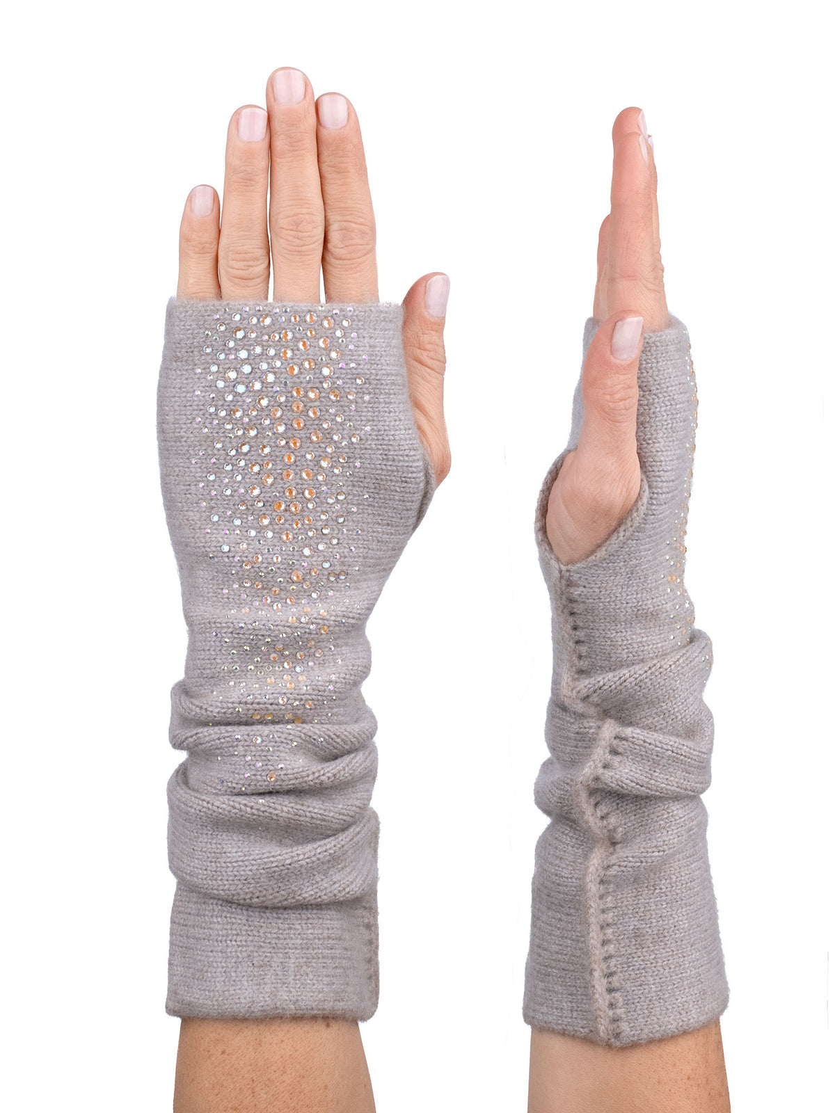 Luxury gloves made of fine cashmere and embellished with Swarovski crystals.