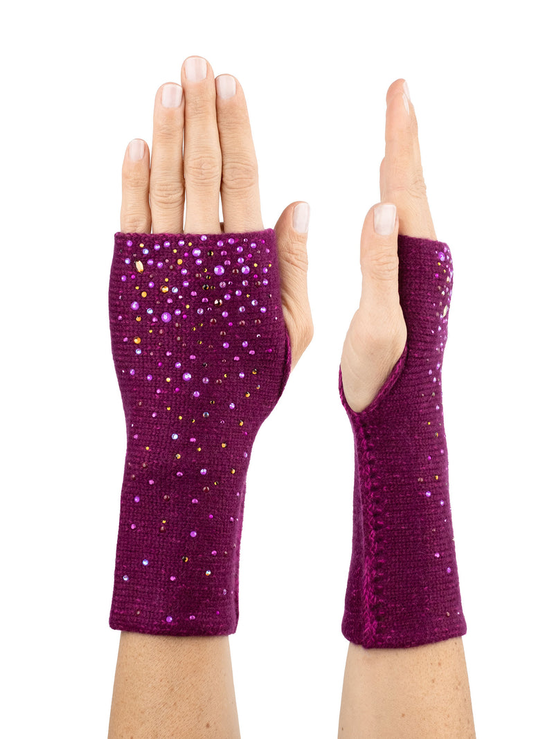 Sparkly crystal gloves in the color Bordeaux.